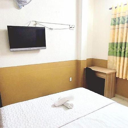 Khach San Huong Quynh Hotel Ho Chi Minh City Exterior photo