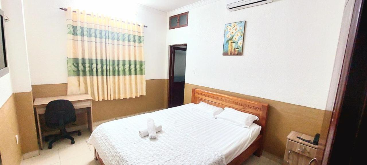 Khach San Huong Quynh Hotel Ho Chi Minh City Exterior photo