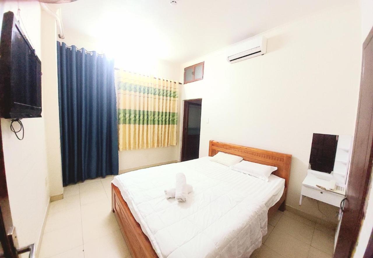 Khach San Huong Quynh Hotel Ho Chi Minh City Exterior photo